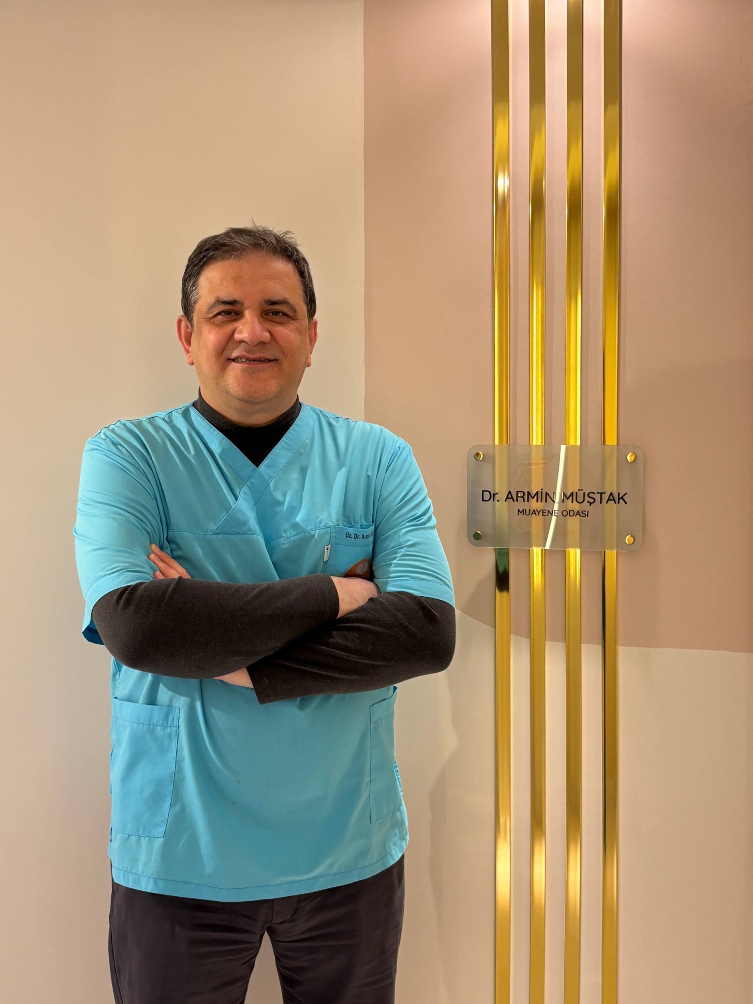 Dr. Armin Müştak in his clinic